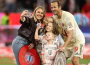 天博体育-凯恩回归赛场，惊险取胜首场状态亮眼，切尔西观众沸腾！的简单介绍