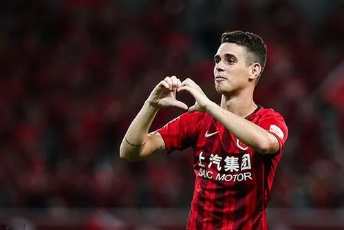 今晨上海海港更衣室发声——英超节点到来,底气十足,训练强度明显提升 今晨上海海港更衣室发声——英超节点到来,底气十足,训练强度明显提升