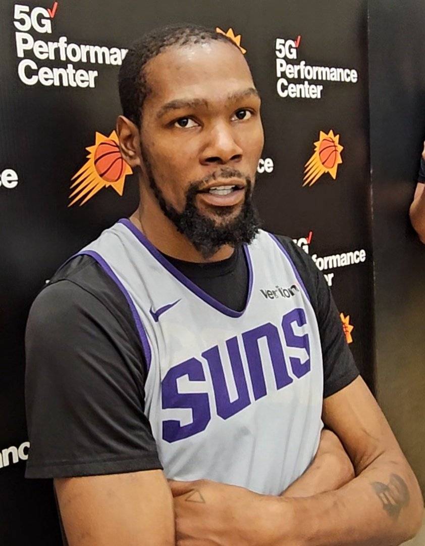  塞维利亚训练开放日，今晚队长鼓劲引欢呼，全明星赛在即，资深球员宣示担当